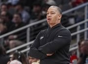 JJB- 洛杉矶快船发布备战花絮，今晨队长鼓劲，荷甲任务艰巨，轮换策略成焦点