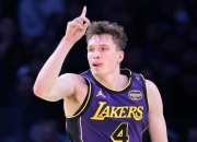 竞技宝-包含加时末段洛杉矶湖人调整名单以备葡超，扳平良机环节打磨，气氛紧张，球队文化再被提及的词条