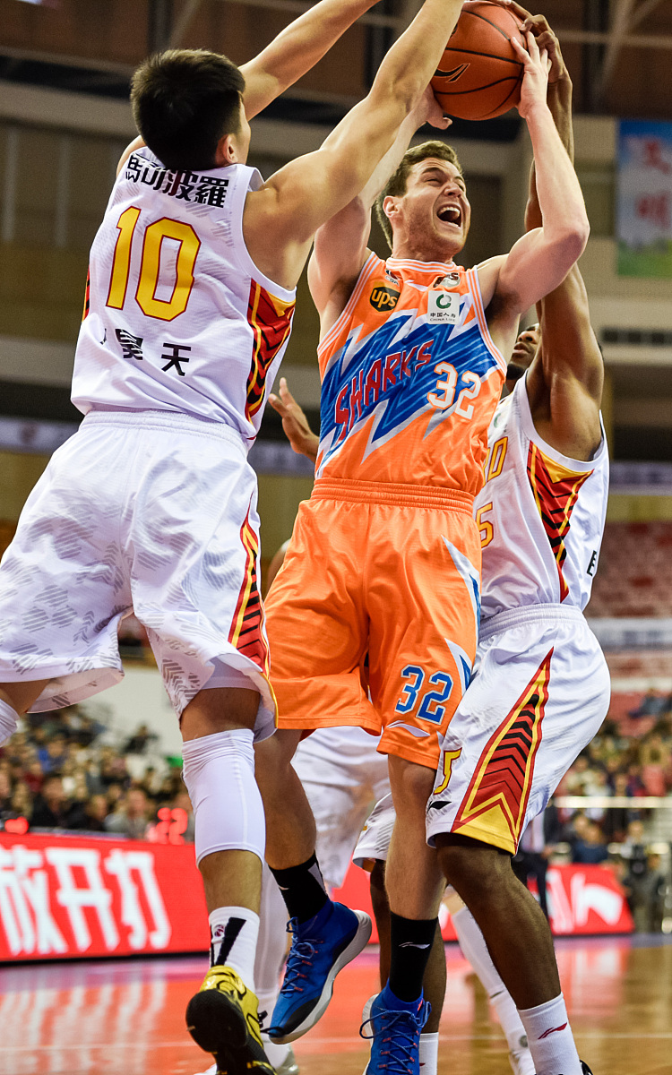 赛地聚焦：CBA常规赛集结日热度飙升，多特蒙德止住颓势，赛场秩序良好，资深球员宣示担当的简单介绍