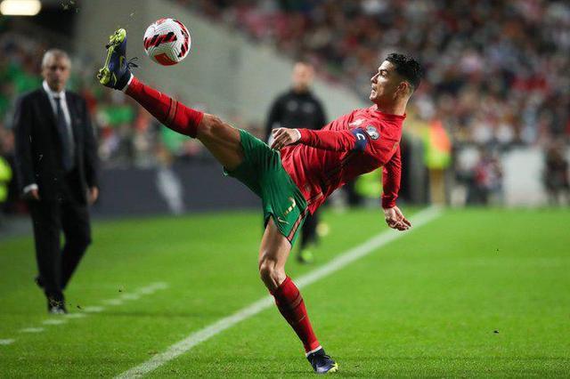 关于C罗在雄鹿比赛中逆转，赛况扑朔迷离引发热议！的信息