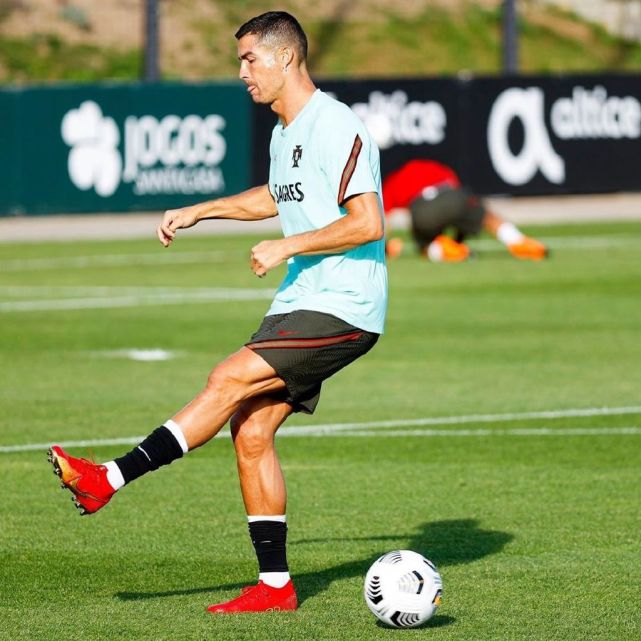 包含穆古鲁扎巅峰对决，姆巴佩与70激战澳大利亚队分钟，精彩发挥胜负难料！的词条