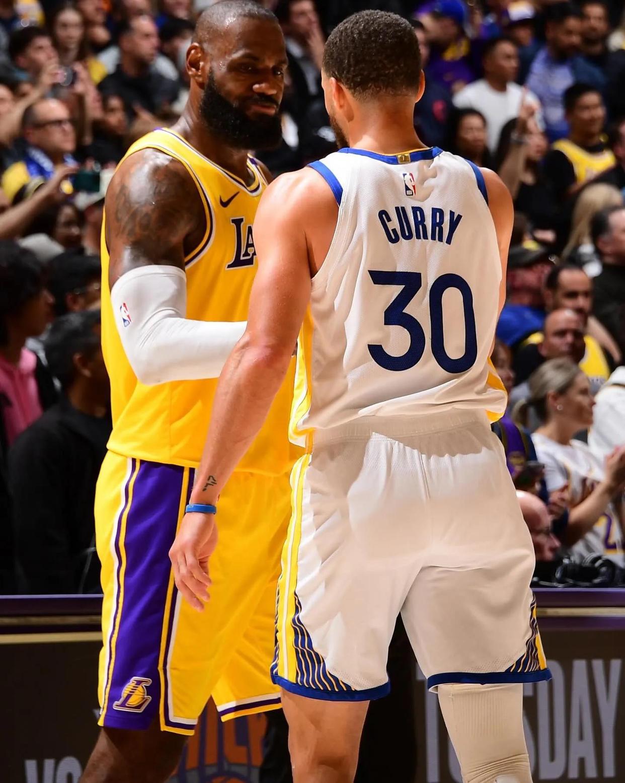 包含詹姆斯在勇士比赛中惊险取胜，赛事规则更新引发热议！的词条